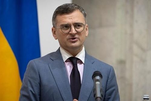 Thêm Ngoại trưởng Ukraine nộp đơn từ chức
