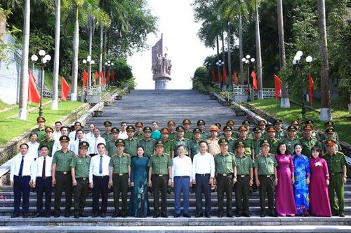 Đoàn đại biểu Bộ Công an về nguồn tại Di tích Nha Công an Trung ương