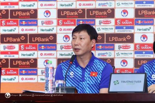 HLV Kim Sang-sik: Đặng Văn Lâm sẽ bắt chính trong trận gặp ĐT Nga