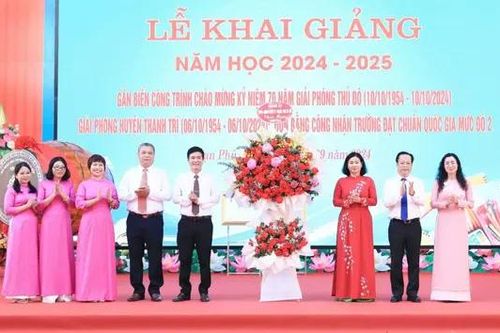 Trường THCS Vạn Phúc đón chuẩn quốc gia mức độ 2