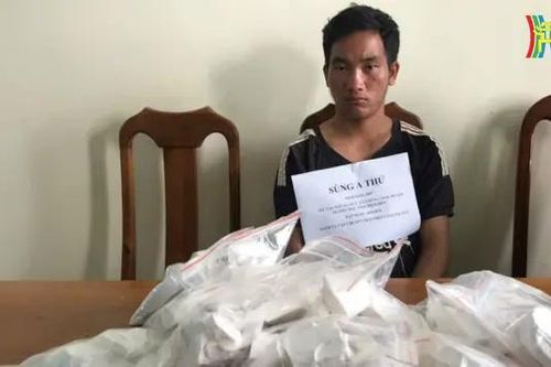 Khống chế đối tượng mua bán, vận chuyển 15 bánh heroin