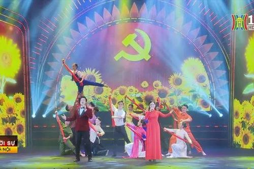 Hùng tráng Chương trình nghệ thuật 'Sáng mãi niềm tin theo Đảng'