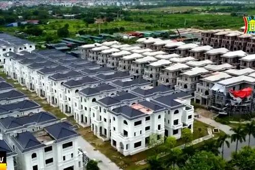Biệt thự, liền kề chục tỷ đồng bỏ hoang