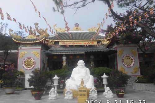 Chùa Linh Ứng trên đỉnh núi Bà Nà