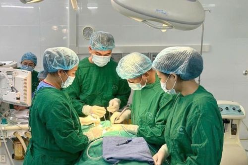 Khám, chữa bệnh cho trên 2.100 lượt người dân trong 4 ngày nghỉ lễ