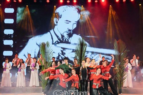 Ấm áp chương trình nghệ thuật 'Tình ca Đất Mũi'