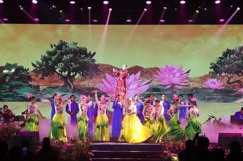 Chương trình nghệ thuật 'Đêm Việt Nam': Lời chào ấn tượng của TPHCM