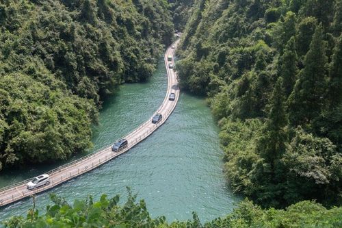 Trung Quốc: Cầu không trụ nổi trên mặt nước chịu được tải trọng tới 2,8 tấn