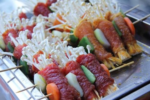 Bò cuộn nấm kim châm - món ăn cân bằng dưỡng chất với đạm từ thịt và vitamin từ nấm