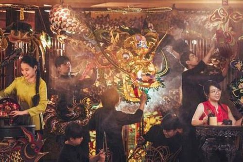 Lồng đèn kiểu xưa có giá tiền triệu hút khách