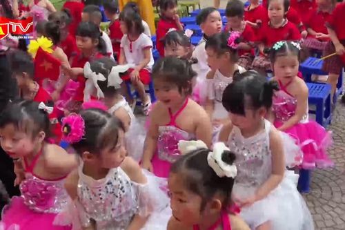 Những hình ảnh đáng yêu của các bé ngày khai trường