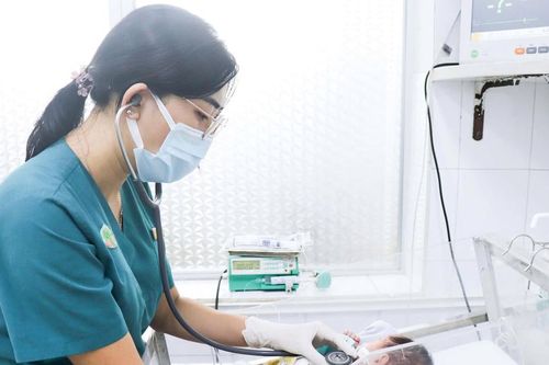 Cứu sống bệnh nhi 4 ngày tuổi bị viêm ruột hoại tử