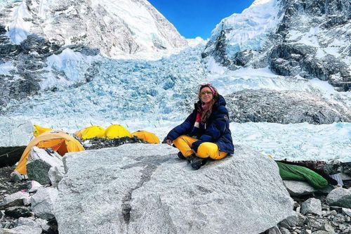 Thảm họa không thể kéo con người khỏi Everest