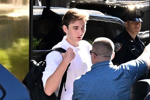 Barron Trump thành tân sinh viên Đại học New York