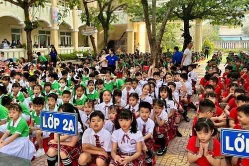 Hơn 271.000 học sinh Quảng Ngãi bước vào năm học mới