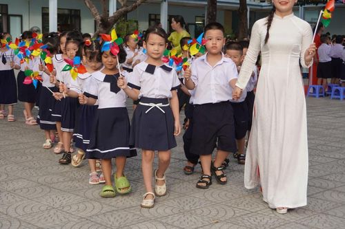 Hơn 290.000 học sinh Đà Nẵng nô nức đến trường