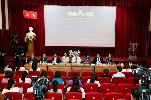 Sức hấp dẫn bền bỉ của 'người ghi chép sự thật'