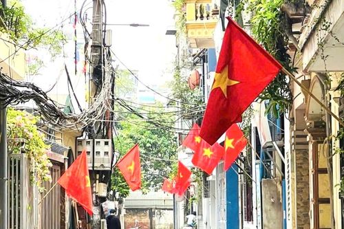 Bảo đảm sự trang trọng, tôn nghiêm trong sử dụng Quốc kỳ