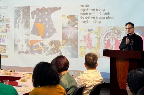 Phục dựng áo dài ngũ thân - làm gì để 'chuẩn hóa'?