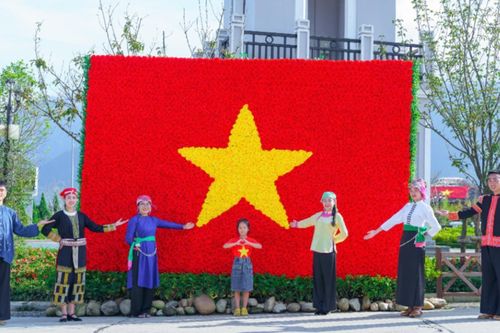 Yêu đất nước hơn qua những chuyến đi