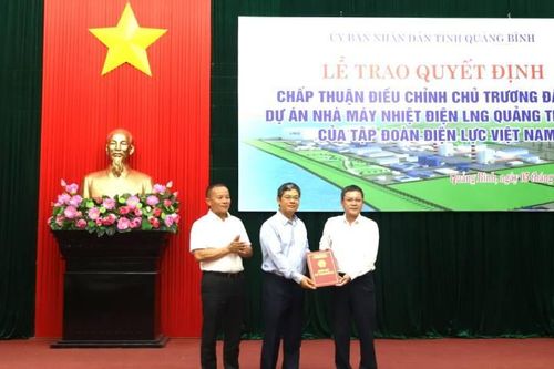 Quảng Bình trao quyết định chấp thuận điều chỉnh chủ trương đầu tư dự án Nhà máy nhiệt điện LNG Quảng Trạch II