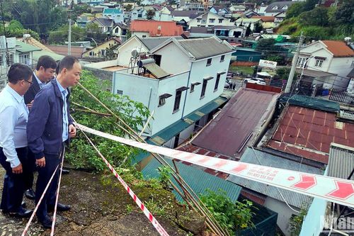 Chủ tịch Ủy ban nhân dân tỉnh Lâm Đồng kiểm tra hiện trường sạt lở tại Đà Lạt