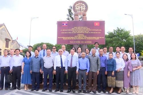 Đoàn công tác Quốc hội Việt Nam-Lào đến thăm đô thị cổ Hội An