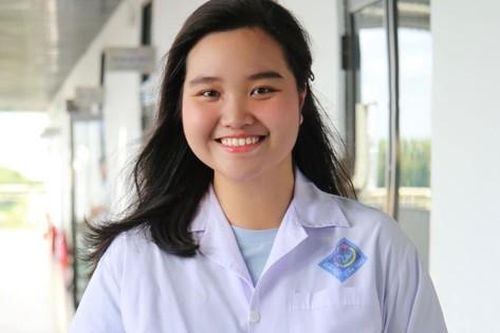 Nữ sinh vừa chăm mẹ đột quỵ vừa giành học bổng toàn phần thạc sĩ tại Anh