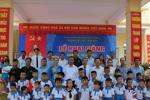 Đảo tiền tiêu Bạch Long Vĩ tổ chức khai giảng ngay trước lúc bão số 3 vào