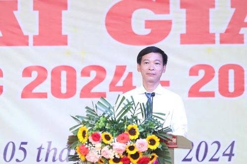 Hiệu trưởng trường miền núi: 'Trước tri thức, chúng ta đều bình đẳng'