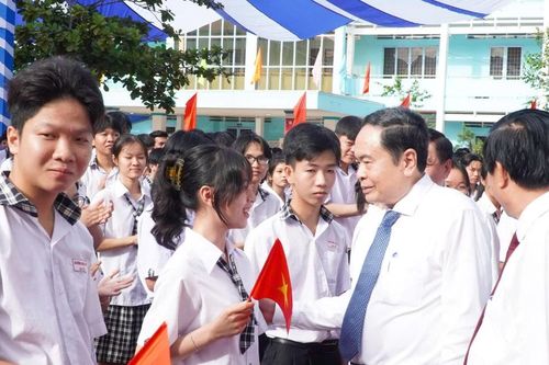 Chủ tịch Quốc hội Trần Thanh Mẫn khai giảng năm học 2024 - 2025 tại Vĩnh Long