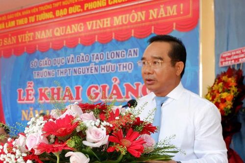 Bí thư Tỉnh ủy Long An dự khai giảng năm học mới tại Trường THPT Nguyễn Hữu Thọ