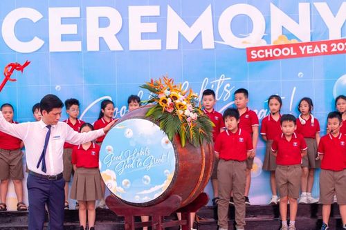 Học sinh rạng ngời chào đón năm học mới