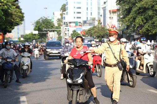 Hà Nội: Bảo đảm trật tự ATGT điểm trường ngày khai giảng