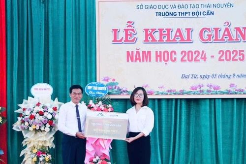 Công ty Núi Pháo hỗ trợ 140 triệu đồng cho các trường học nhân dịp khai giảng năm học mới