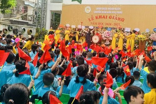 Sáng nay (5/9), hơn 23 triệu học sinh bước vào năm học mới