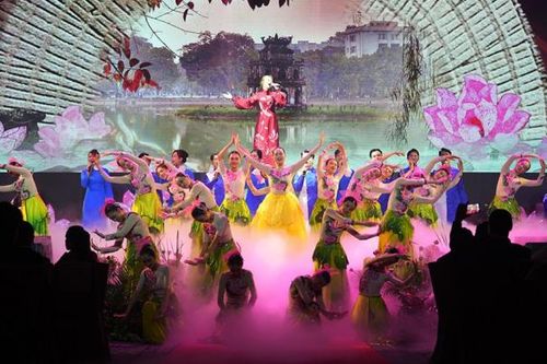 TP.HCM: Khai mạc Hội chợ Du lịch Quốc tế với đêm nghệ thuật rực rỡ