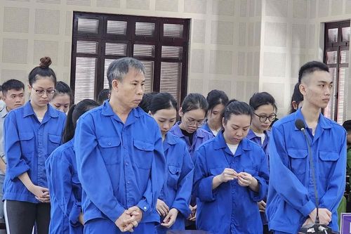 'Thủ lĩnh' Ánh Sáng Vì Sao cùng 17 đồng phạm lĩnh án