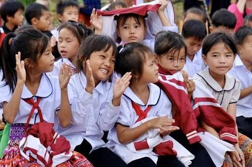 Khai giảng sớm ở 'cổng trời' Ea Rớt