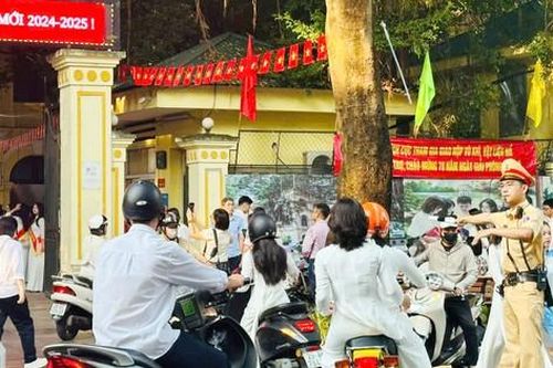CSGT Hà Nội bảo đảm trật tự an toàn giao thông ngày khai giảng năm học mới