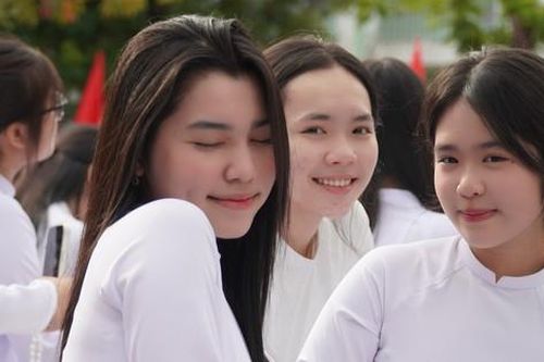 Nữ sinh Đà Nẵng rạng ngời trong ngày khai giảng