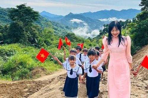 Lễ khai giảng giản dị, xúc động ở điểm trường vùng cao Quảng Nam
