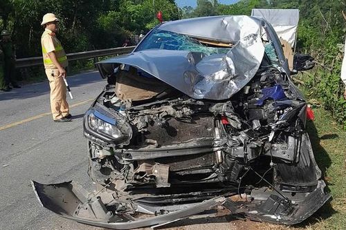 Va chạm với ô tô, nam thanh niên cùng nữ sinh lớp 12 tử vong