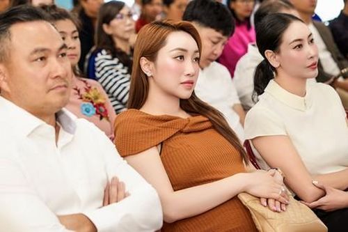 Chi Bảo, Hoa hậu Hà Kiều Anh trong lễ khai giảng trường học chỉ có 24 học sinh ở Đắk Nông
