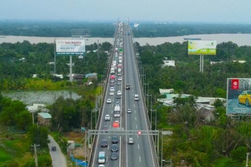 Sửa cầu trên cao tốc TP HCM - Long Thành trong 18 ngày