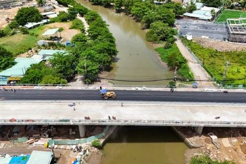 Hình ảnh cầu giải quyết kẹt xe khu Đông TP HCM trước ngày thông xe