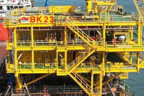 Vietsovpetro hạ thủy thành công khối thượng tầng giàn BK-23, mỏ Bạch Hổ