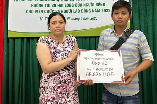 Ông Phạm Văn Đậm được bạn đọc gúp đỡ hơn 100 triệu đồng