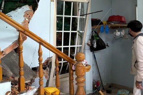 Sạt lở gây sập tường nhà dân ở Đà Lạt, nhiều người phải sơ tán