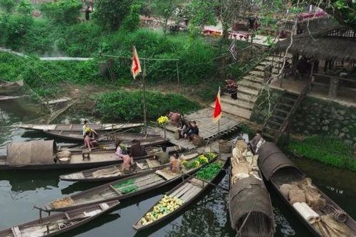 Bối cảnh làng cổ 500 năm có miếu cây thị 600 tuổi trong phim kinh dị 'Cám'
